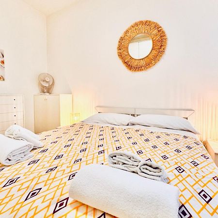Appartamento Hostdomus - Cozy Corner Near The Sea Finale Ligure Esterno foto