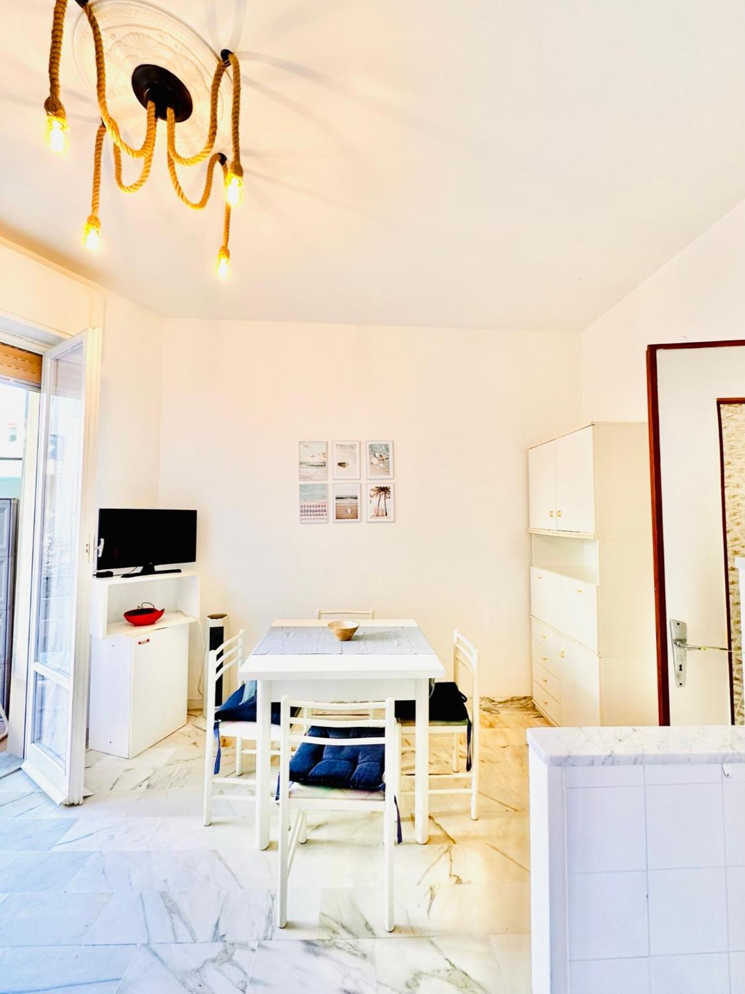 Appartamento Hostdomus - Cozy Corner Near The Sea Finale Ligure Esterno foto